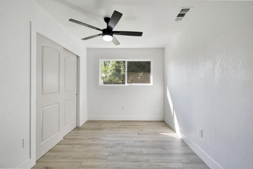 Image 19 of property listing at 26958 John F Kennedy Court, Madera, CA 93637