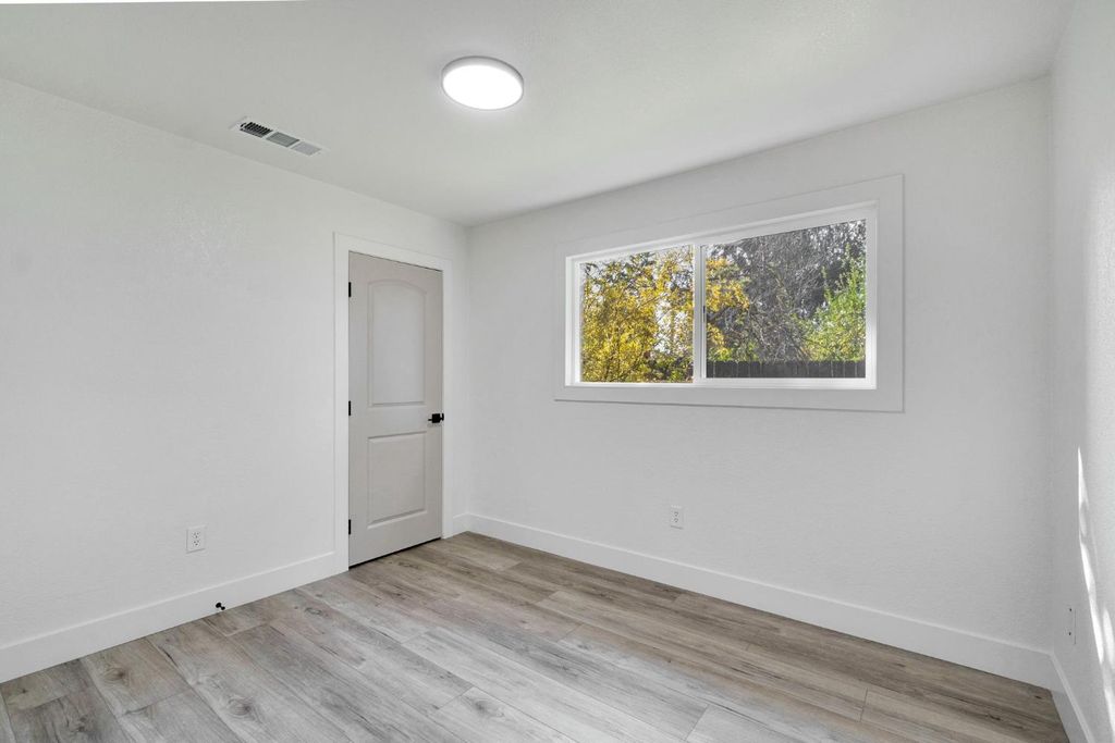 Image 21 of property listing at 26958 John F Kennedy Court, Madera, CA 93637