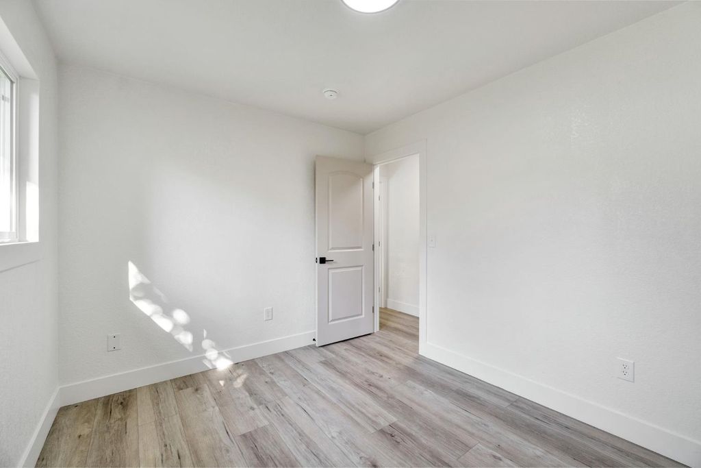 Image 22 of property listing at 26958 John F Kennedy Court, Madera, CA 93637