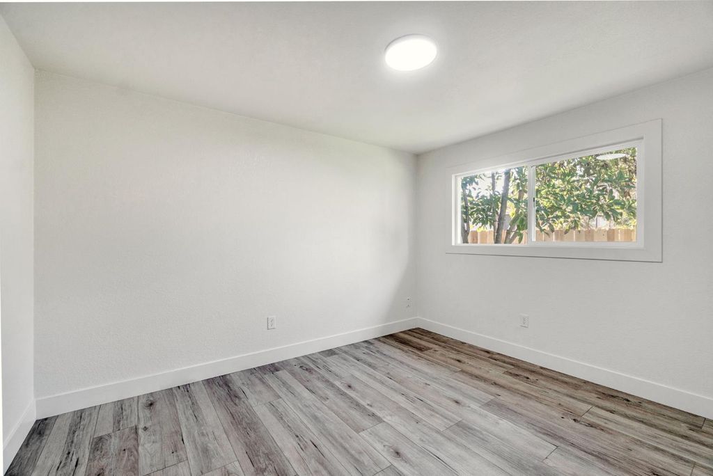 Image 25 of property listing at 26958 John F Kennedy Court, Madera, CA 93637