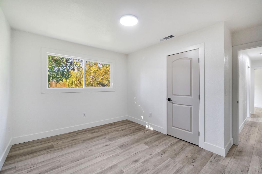 Image 27 of property listing at 26958 John F Kennedy Court, Madera, CA 93637