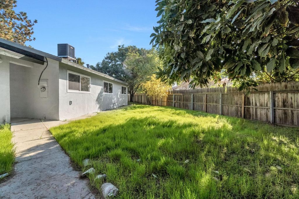 Image 30 of property listing at 26958 John F Kennedy Court, Madera, CA 93637