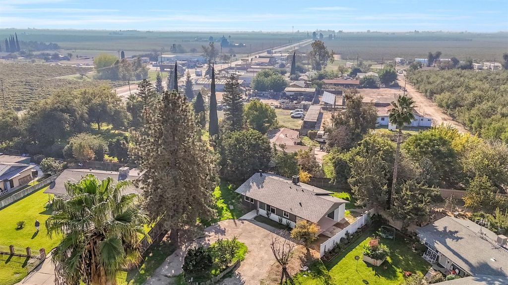 Image 33 of property listing at 26958 John F Kennedy Court, Madera, CA 93637