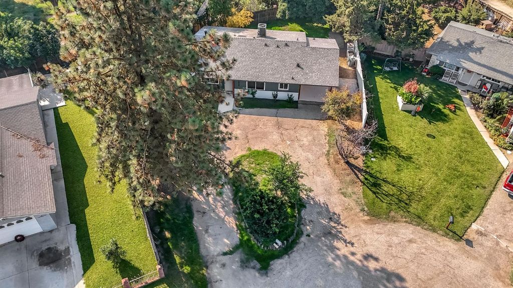 Image 35 of property listing at 26958 John F Kennedy Court, Madera, CA 93637