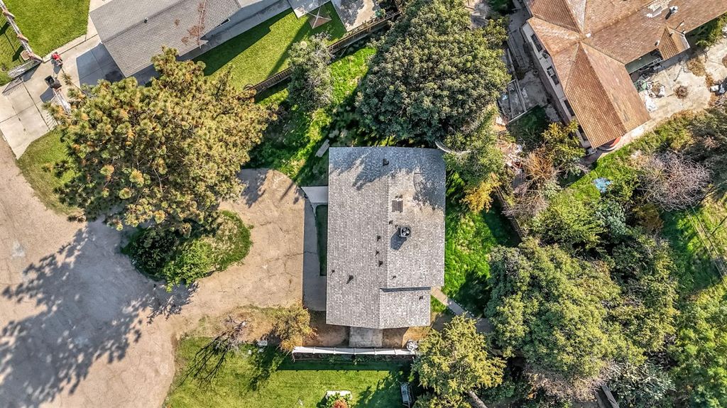 Image 36 of property listing at 26958 John F Kennedy Court, Madera, CA 93637