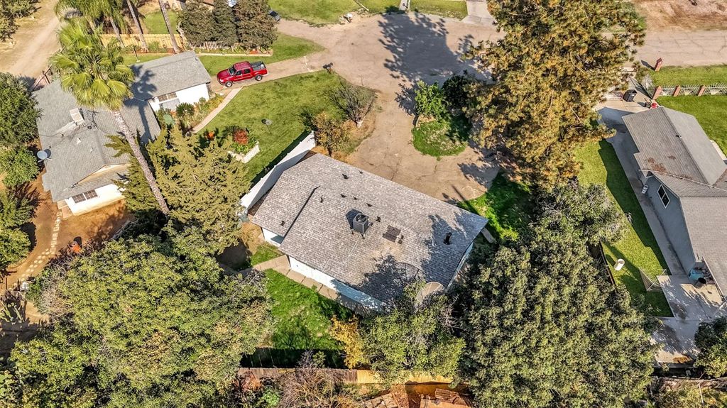 Image 37 of property listing at 26958 John F Kennedy Court, Madera, CA 93637