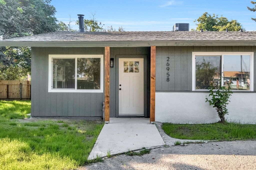 Image 4 of property listing at 26958 John F Kennedy Court, Madera, CA 93637