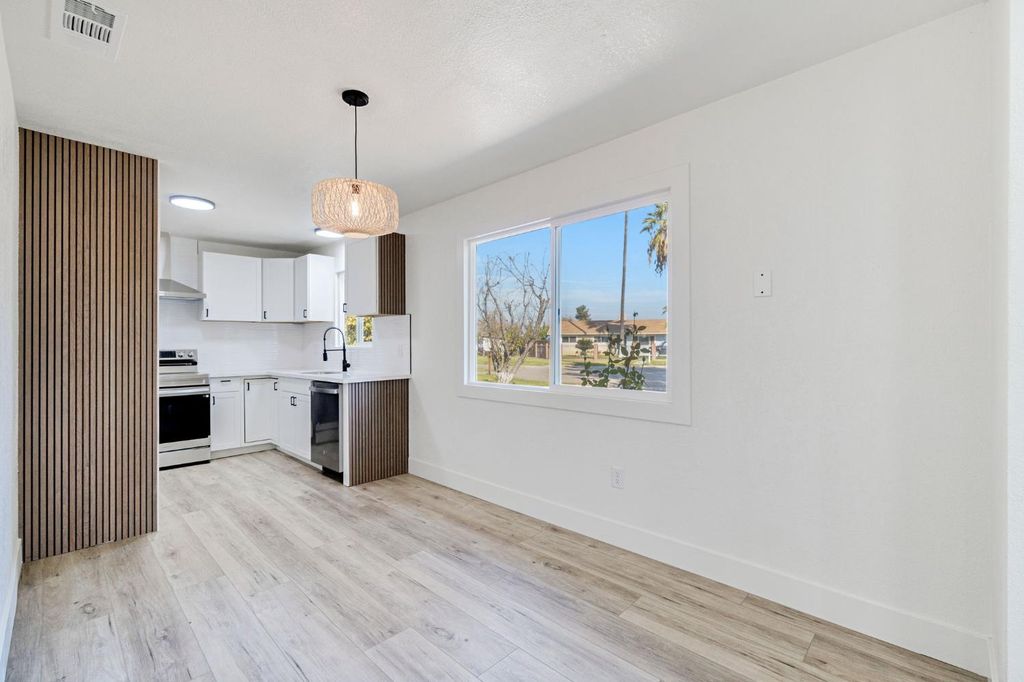 Image 9 of property listing at 26958 John F Kennedy Court, Madera, CA 93637