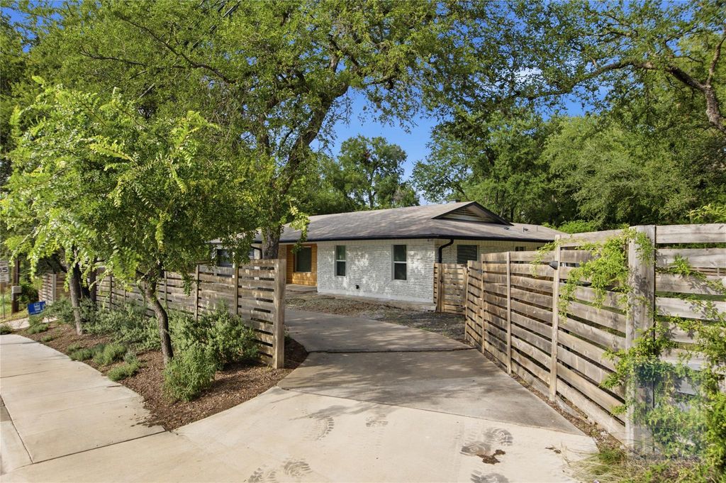 2703 Burleson RD, Austin, TX 78741