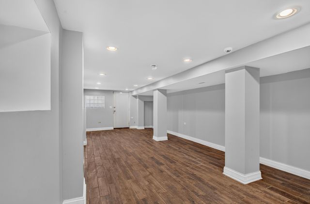 7820 S Rhodes Avenue, Chicago, IL 60619
