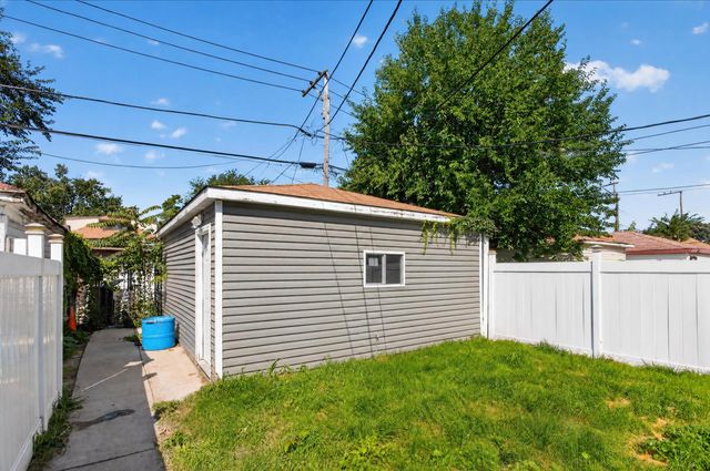 7820 S Rhodes Avenue, Chicago, IL 60619