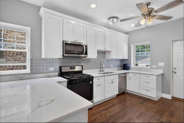 7820 S Rhodes Avenue, Chicago, IL 60619