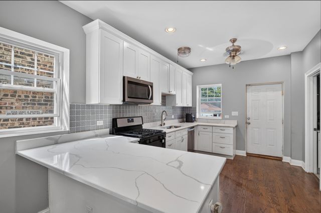 7820 S Rhodes Avenue, Chicago, IL 60619