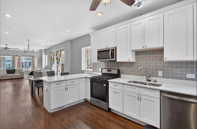 7820 S Rhodes Avenue, Chicago, IL 60619