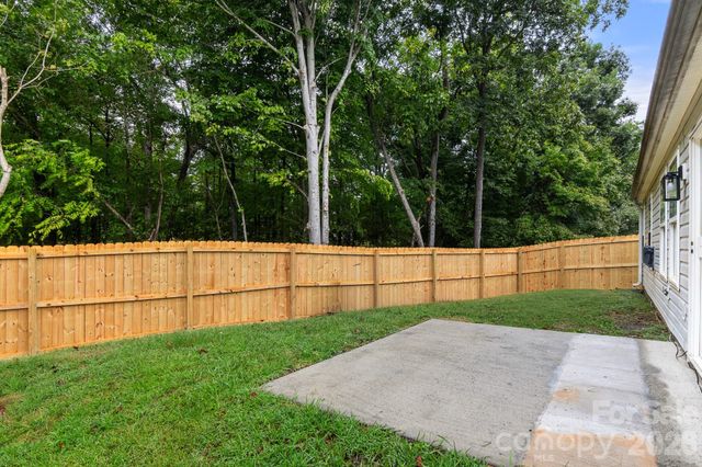 1940 Waters Trail Drive, Charlotte, NC 28216