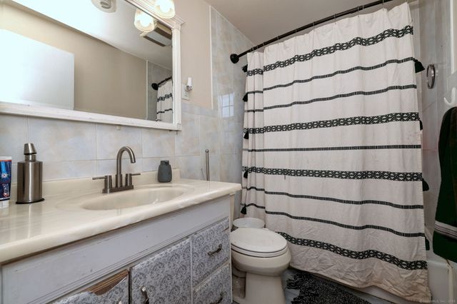 40 Jefferson Lane, East Hartford, CT 06118