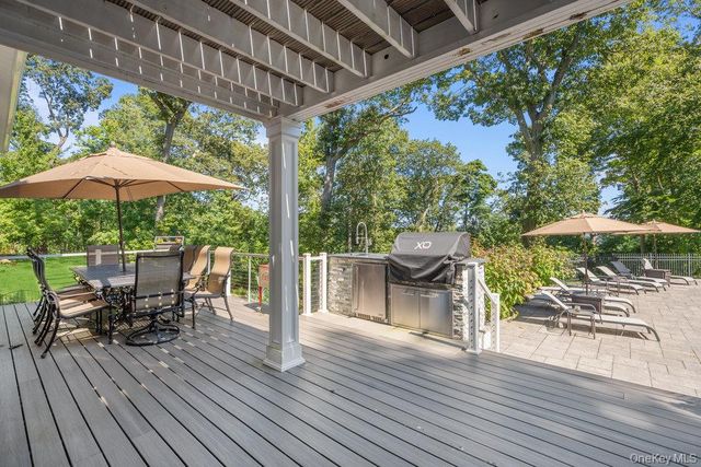 5 Coon Hollow Road, Lloyd Harbor, NY 11743