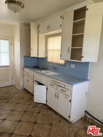 8230 Kyle Street, Sunland (los Angeles), CA 91040