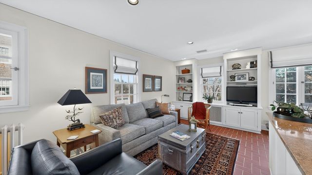 726 10th Avenue SW, Rochester, MN 55902