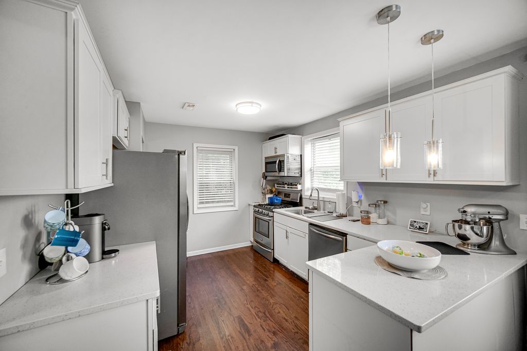 9831 S Prairie Avenue, Chicago, IL 60628 — photo 4