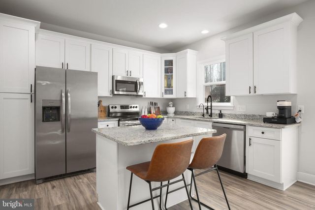 2102 LAKEVIEW PKWY, Locust Grove, VA 22508