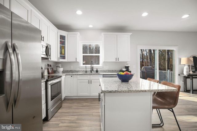 2102 LAKEVIEW PKWY, Locust Grove, VA 22508