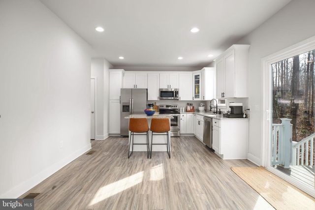 2102 LAKEVIEW PKWY, Locust Grove, VA 22508