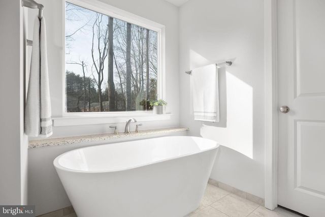 2102 LAKEVIEW PKWY, Locust Grove, VA 22508