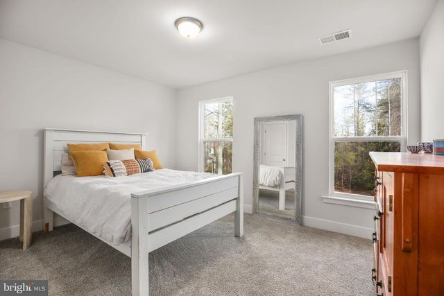 2102 LAKEVIEW PKWY, Locust Grove, VA 22508