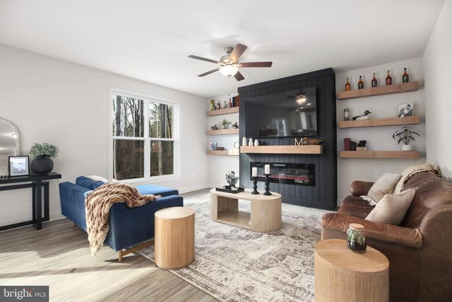 2102 LAKEVIEW PKWY, Locust Grove, VA 22508