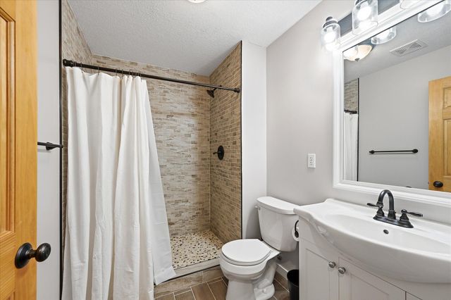 6592 Albert Court, Lino Lakes, MN 55038