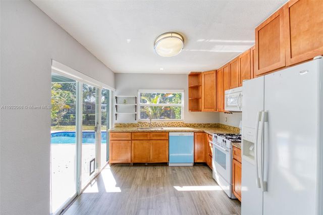 6510 NW 21st St, Sunrise, FL 33313