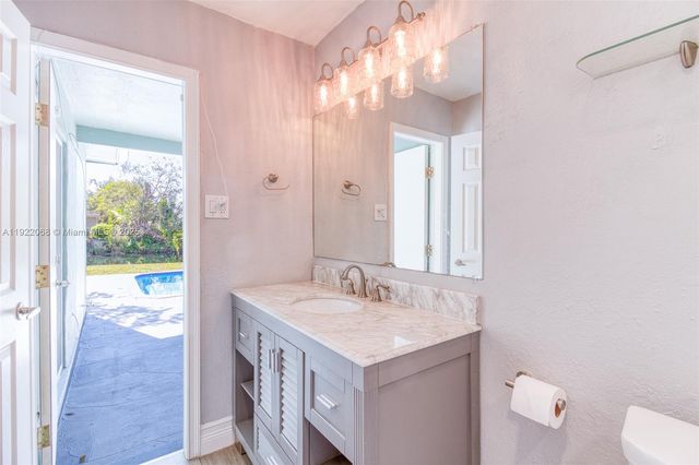 6510 NW 21st St, Sunrise, FL 33313