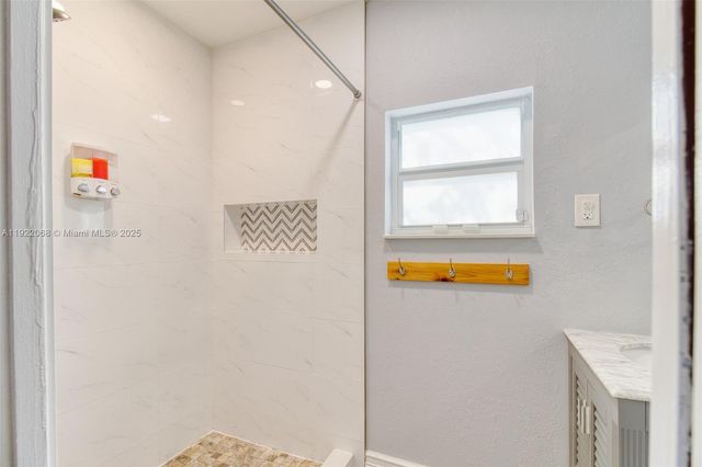 6510 NW 21st St, Sunrise, FL 33313