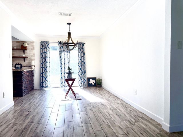 205 Montclaire Drive, West Columbia, TX 77486