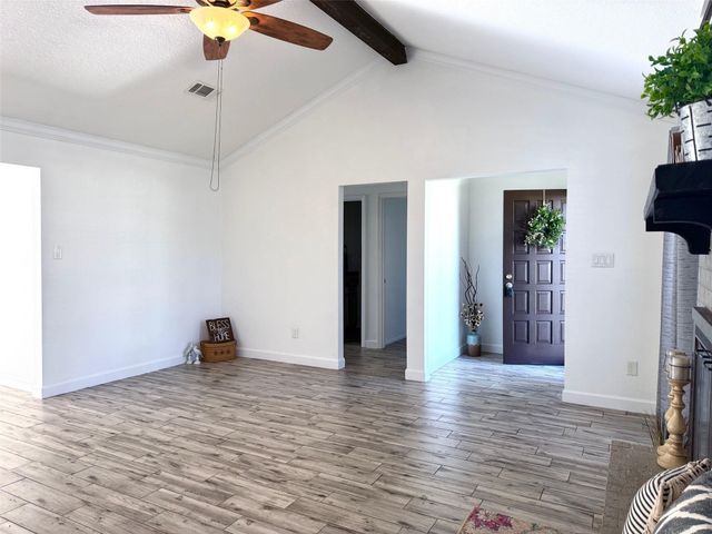 205 Montclaire Drive, West Columbia, TX 77486