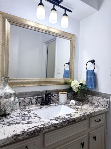 205 Montclaire Drive, West Columbia, TX 77486