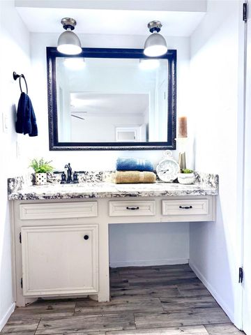 205 Montclaire Drive, West Columbia, TX 77486