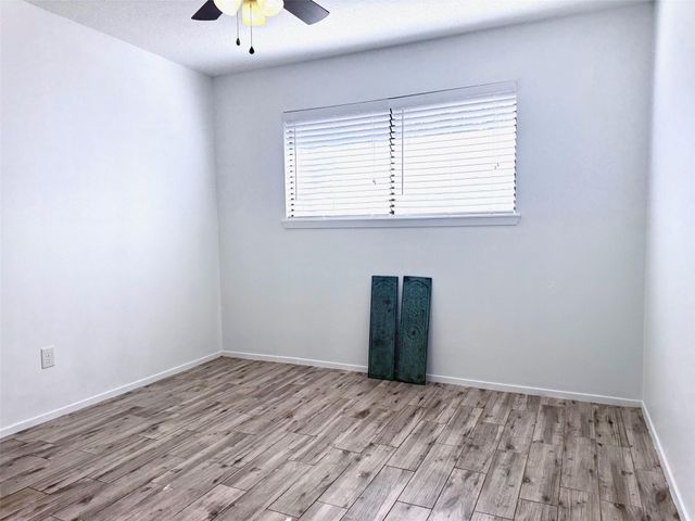 205 Montclaire Drive, West Columbia, TX 77486