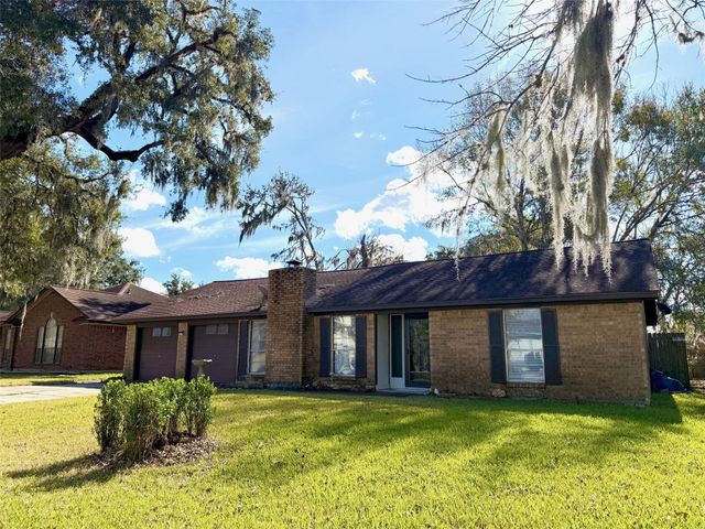 205 Montclaire Drive, West Columbia, TX 77486