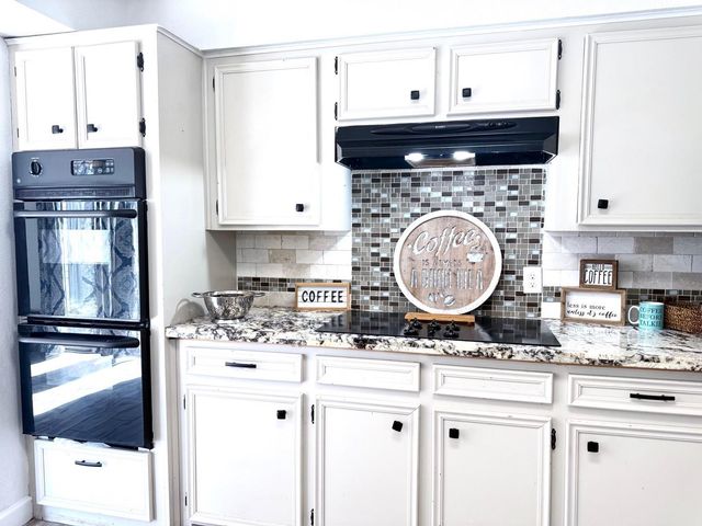 205 Montclaire Drive, West Columbia, TX 77486