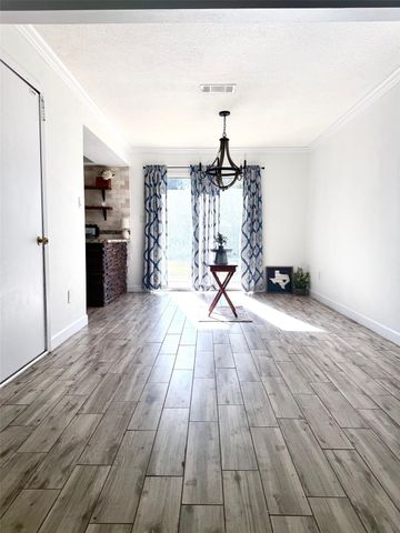 205 Montclaire Drive, West Columbia, TX 77486