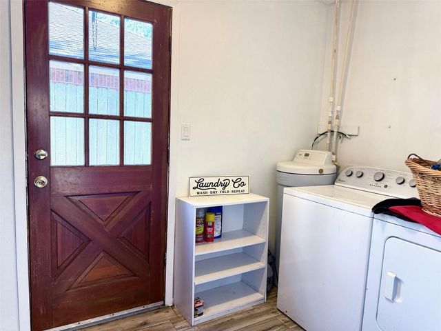 205 Montclaire Drive, West Columbia, TX 77486