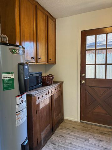 205 Montclaire Drive, West Columbia, TX 77486