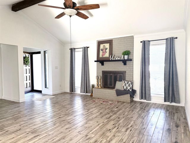 205 Montclaire Drive, West Columbia, TX 77486