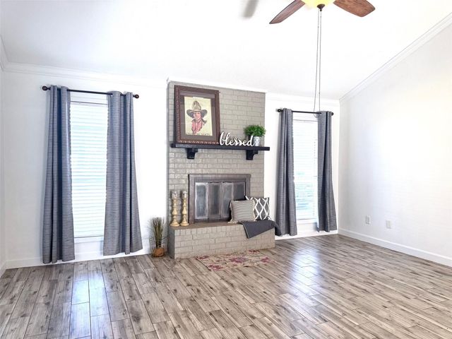 205 Montclaire Drive, West Columbia, TX 77486