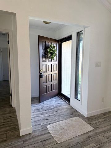 205 Montclaire Drive, West Columbia, TX 77486