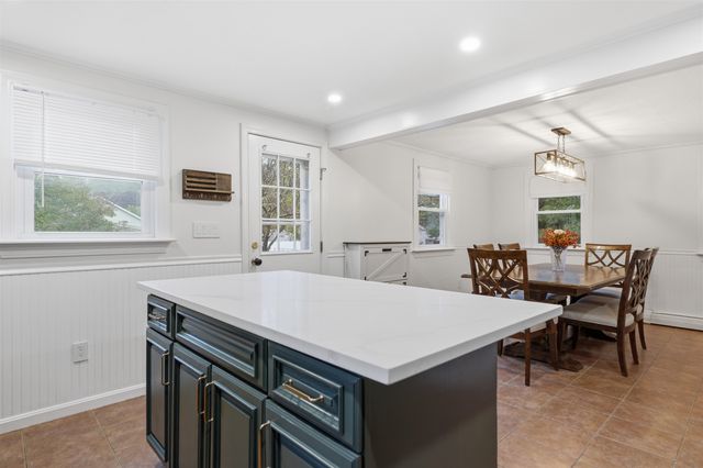 8 Edwards Street, Salem, NH 03079