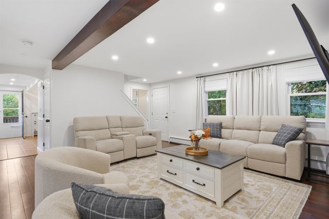 8 Edwards Street, Salem, NH 03079