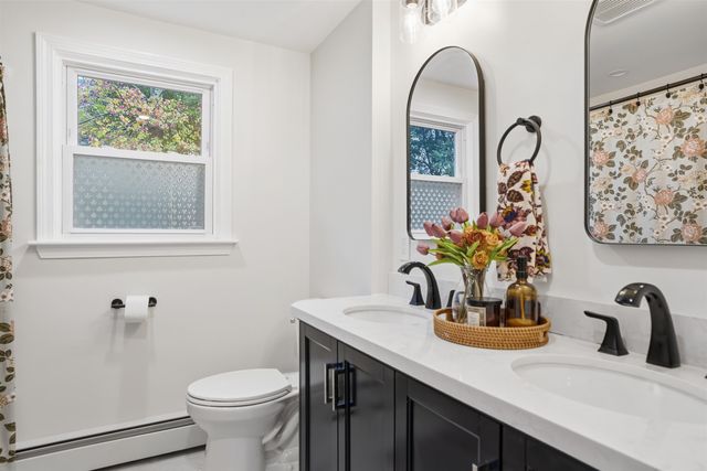 8 Edwards Street, Salem, NH 03079